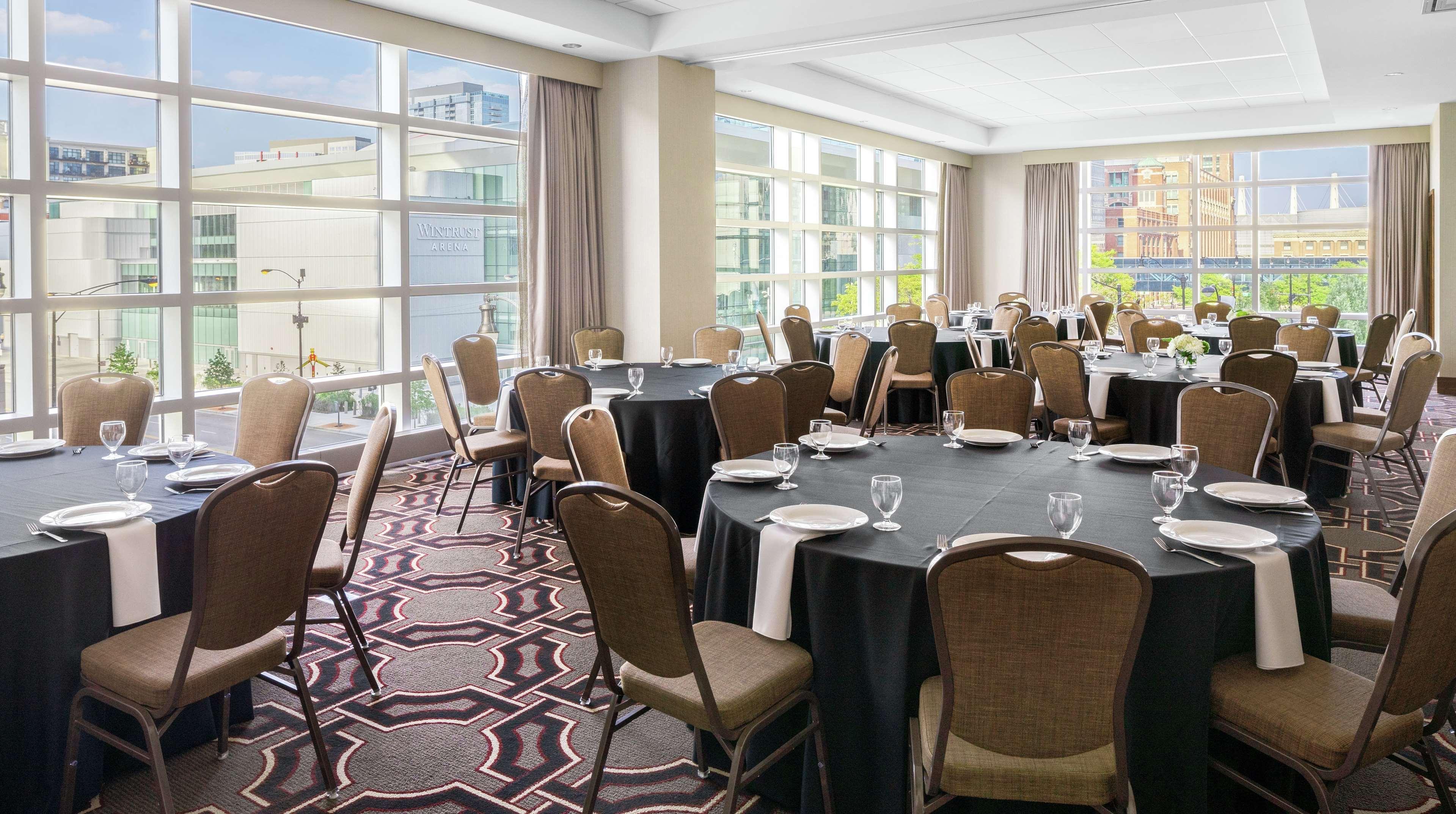 Home2 Suites By Hilton Chicago Mccormick Place Экстерьер фото