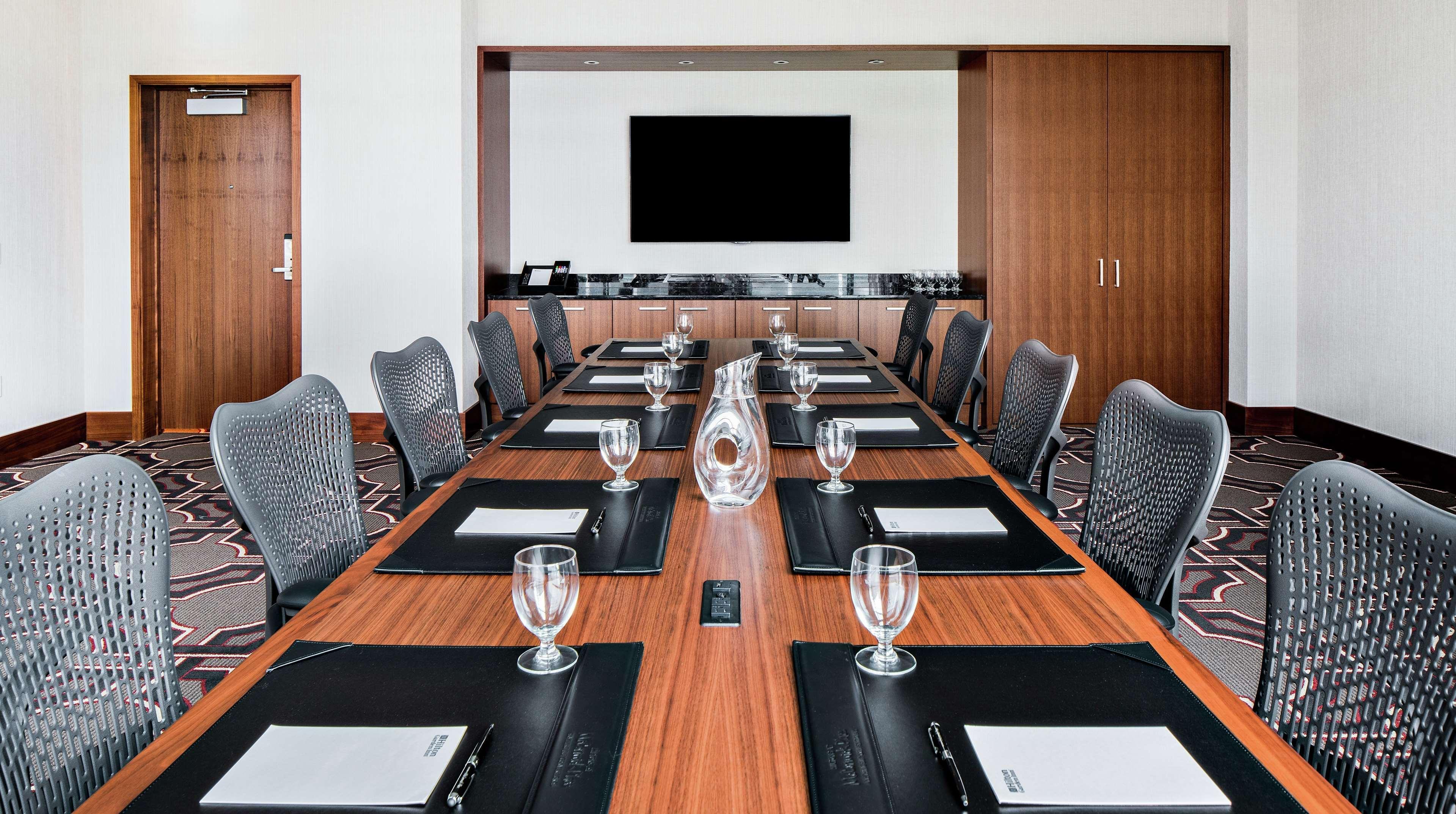 Home2 Suites By Hilton Chicago Mccormick Place Экстерьер фото
