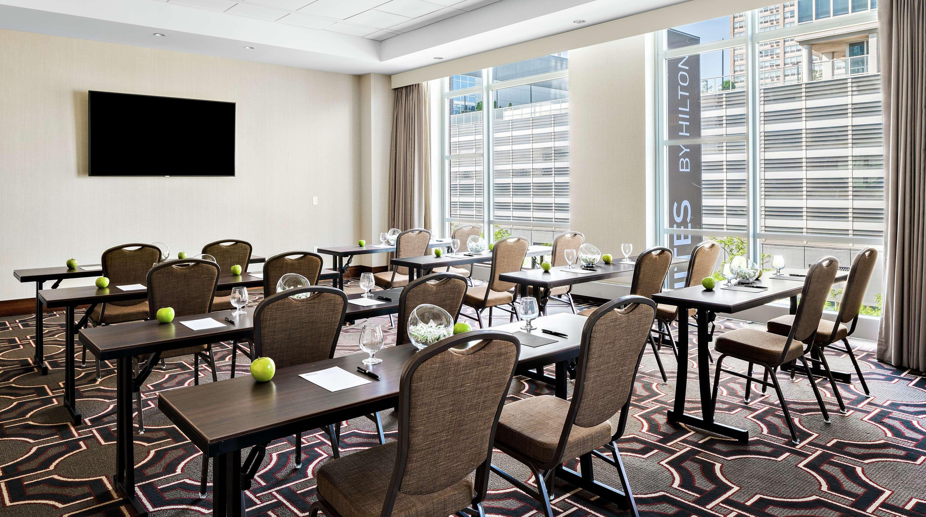 Home2 Suites By Hilton Chicago Mccormick Place Экстерьер фото