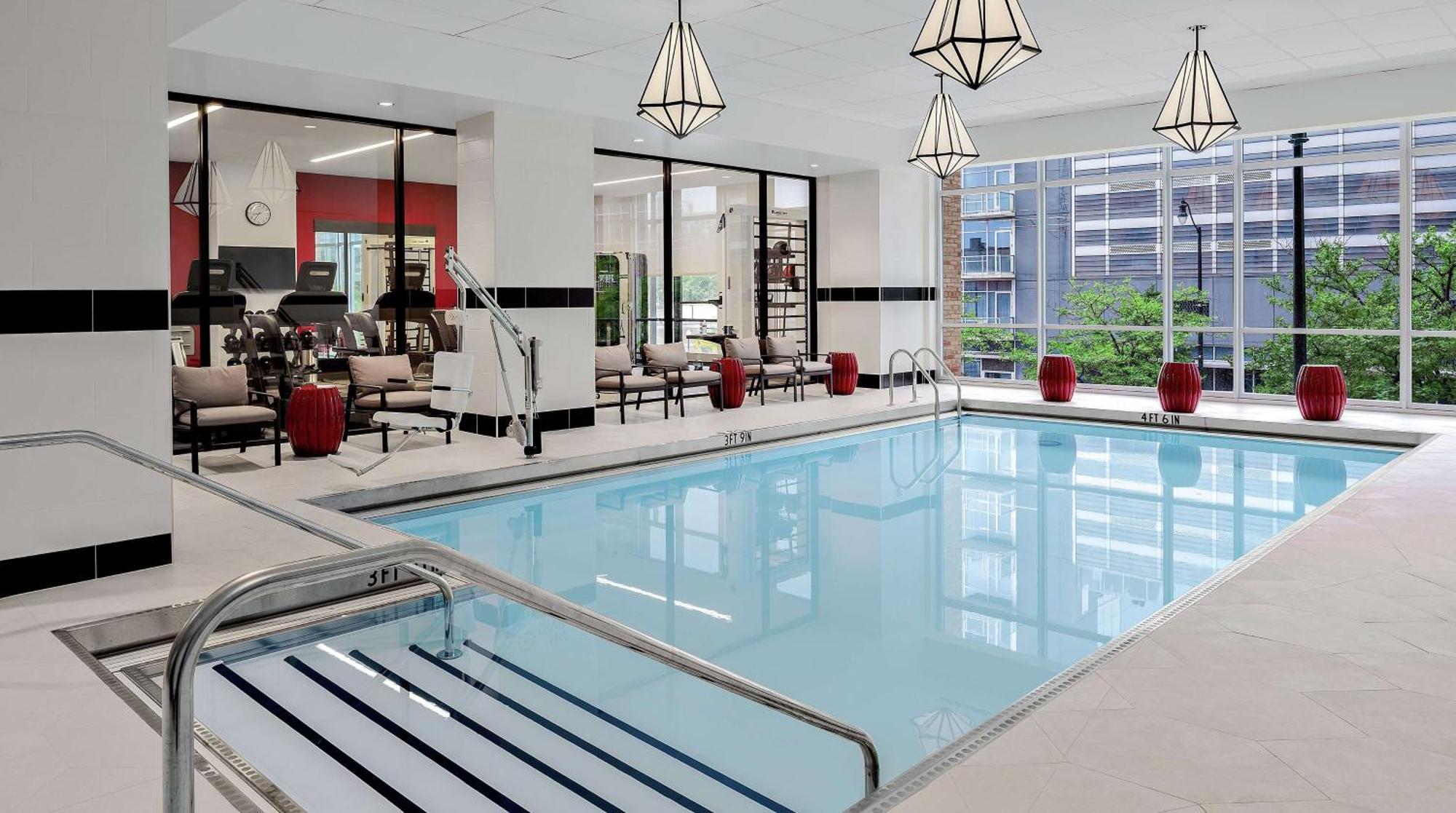 Home2 Suites By Hilton Chicago Mccormick Place Экстерьер фото